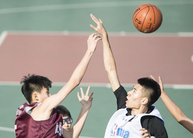 双手绑在床头调教乳尖小说