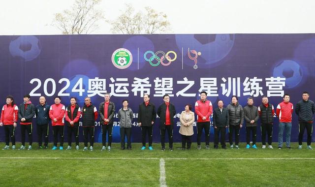 三个人c我好爽下面好痛