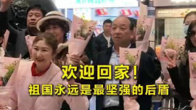 大学情侣野外吃奶捏胸